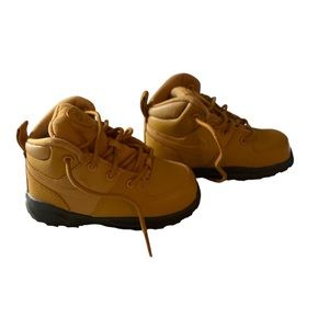Toddler size 8 Nike boots
